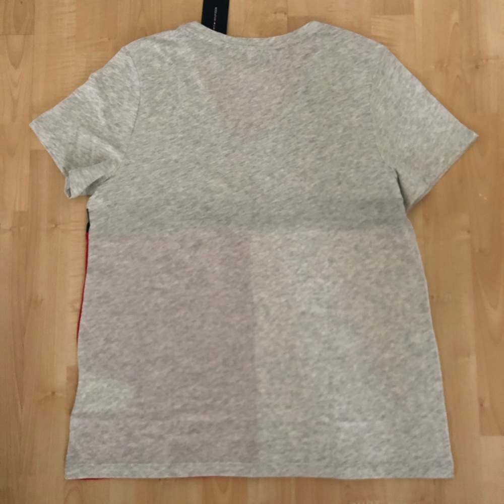 Hilfiger women’s tee shirt V neck - Picture 3 of 5